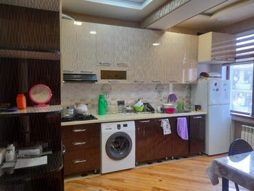 mənzili uzunmüddətli kirayələmək: 3 комнаты, Новостройка, 94 м²