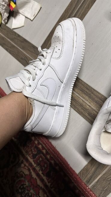 обувь зимный: Кроссовкалар, 39, Nike, Колдонулган, түсү - Ак
