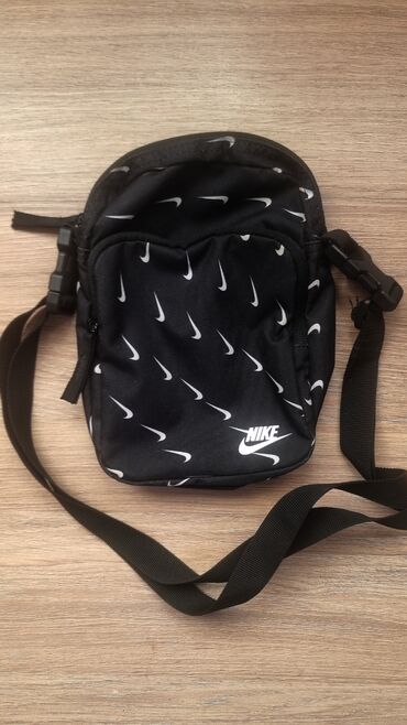 torbica muska 5: Nike Torbice Heritage Cross-Body Original, nova torbica Nikada nije