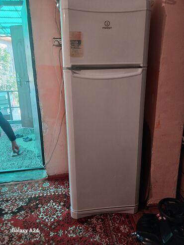 прием старых холодильников: Холодильник Indesit, Б/у, Двухкамерный, 60 * 175 * 60