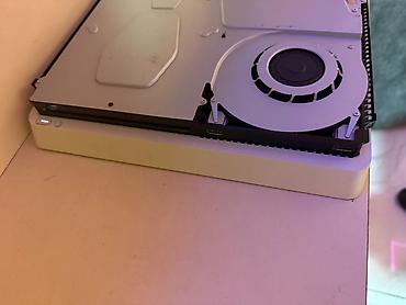 ps4 ufc: PlayStation 4 Slim (ağ rəng) oyun konsolu Xüsusiyyətlər: - Model: PS4 — 4