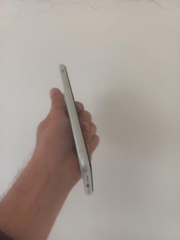 blackbird et ceken: IPhone 11, Ağ, Face ID — 3