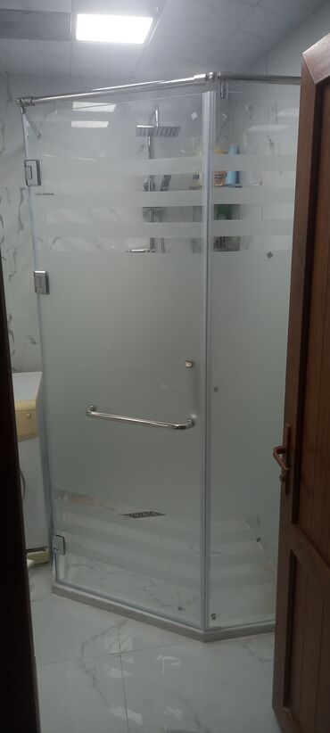 Duş kabinaları, arakəsmələr: Yeni Arakəsmə, Künc üçün, Pulsuz çatdırılma — 3