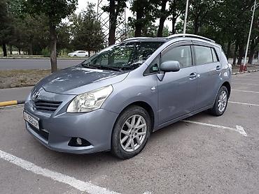 версио: Toyota Corolla Verso: 2010 г., 2.2 л, Автомат, Дизель, Минивэн — 3