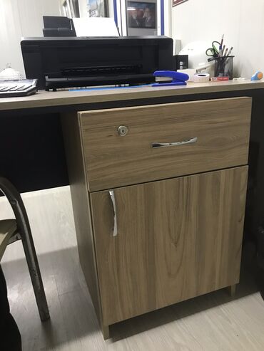 Kabrolar: Balaca siyirməli şkaf Hündürlük-70 sm Eni-50 sm Dərinliyi-50 sm