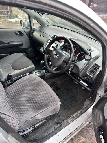 Honda: Honda Fit: 2003 г., 1.3 л, Вариатор, Бензин, Хэтчбэк — 6