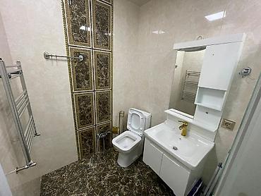 hamam dekoru: Müasir üslubda təmir olunmuş sanitar qovşaq və giriş dəhlizi təqdim — 3