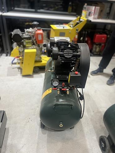 уни з: Компрессор Excalibur 80 L - Тип: поршневой компрессор на ременном — 7