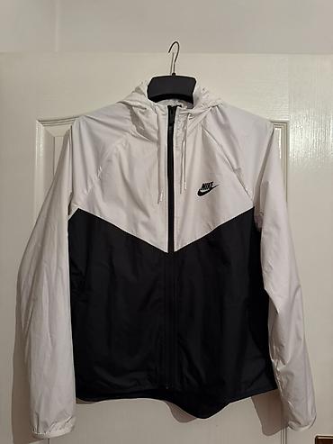north face majice: Nike šuskavac s kapuljačom – veličina M - Model: lagana sportska — 1