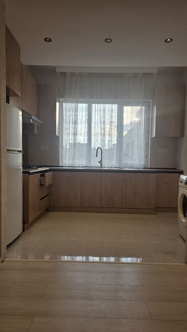 Uzunmüddətli kirayə mənzillər: 🏢 📍AAAF Parkda yerləşən 2 otaq mənzilin xüsusiyyətləri. ⬇️ ▫️Yeni — 8