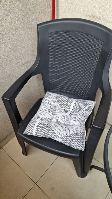 Setovi stolova i stolica: Balkonski set – sto i 2 stolice - Set sadrži: okrugli baštenski sto i — 18