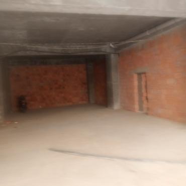 kiraye gunluk: Obyekt/Anbar sahəsi - Geniş açıq planlı yer: hündür tavan, beton — 1