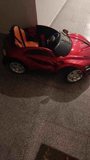 124 kupe: Uşaq üçün elektrikli miniatür maşın – qırmızı rəngdə sport kupe — 1