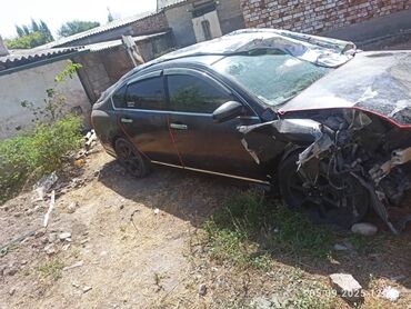 продажа битые авто: Автомобиль на разбор/ на запчасть. Кузов: седан чёрного цвета. Задняя