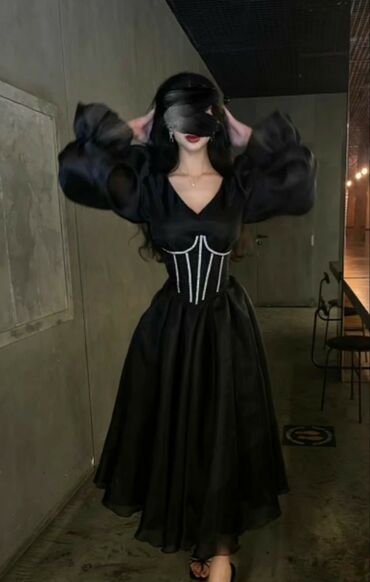 женское платье размер 52: Шикарный
Корсет со стразами
цвет: Черный
размер стандарт