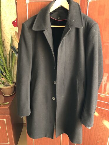 мужские пальто: Пальто мужское, состояние новое, размер L