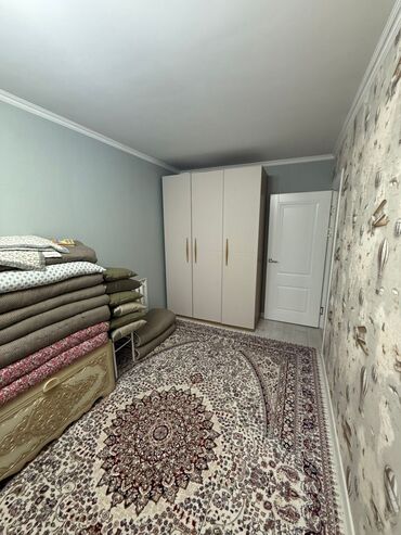 срочно продаётся 1 комнатная квартира в районе парк фучика: 2 бөлмө, 45 кв. м, 104-серия, 1 кабат, Евроремонт