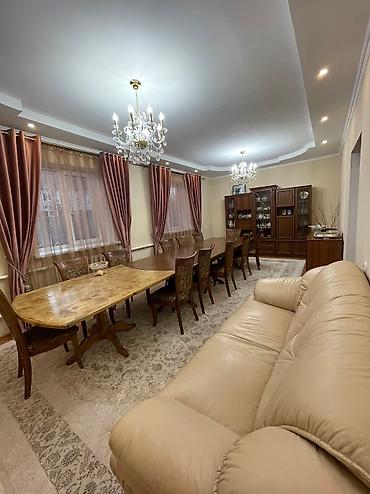 Продажа коттеджей и домов: 🏡 *Продается дом в Золотом Квадрате!* 📍 Ул. Айдаралиева 8 (между — 6