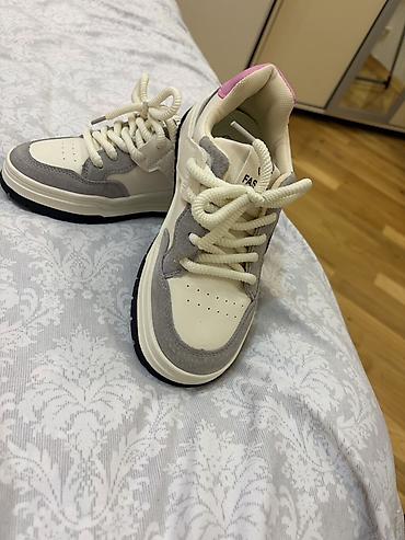 Krasofkalar və idman ayaqqabıları: Unisex idman ayaqqabısı - Rənglər: krem-açıq bej üst hissə, boz süet — 2