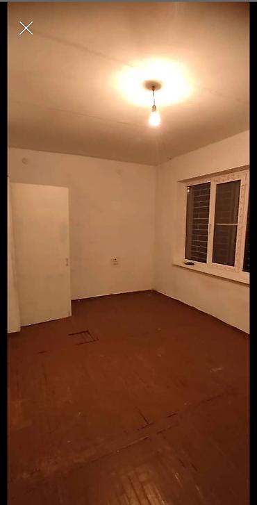 Продажа помещений свободного назначения: Сдается квартира в городе Токмок. Дома есть все, туалет, кухня и 2 — 14