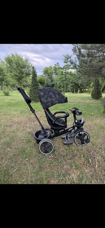 балдар дуйносу: Трехколесный велосипед черного цвета с родительской ручкой и