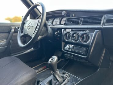 Mercedes-Benz: Maşın şəkildə göründüyü kimidir. Kasmetikasi idealdi. Tək kraskasina — 3