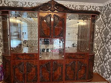 буфет кухонный: Классический шкаф-витрина/горка для гостиной - Материал: массив/МДФ с — 1