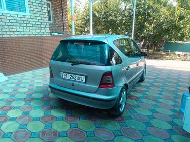 арзан машина мерс: Mercedes-Benz A‑Class (W168), 5‑дверный хэтчбек, серебристый