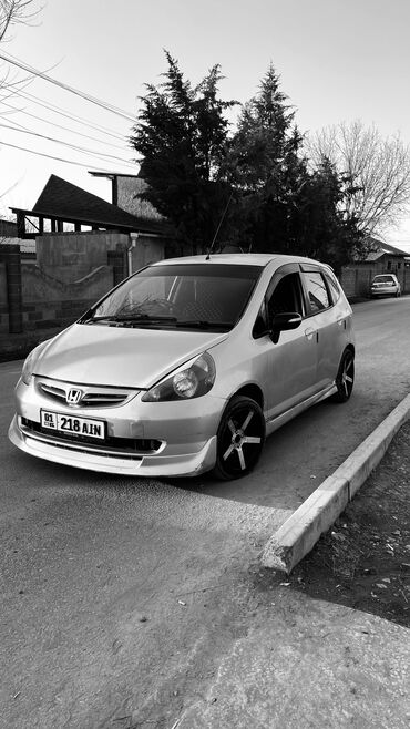 шина 2107: Honda Fit: 2002 г., 1.3 л, Вариатор, Бензин, Купе