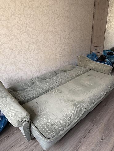Прямые диваны: Раскладной диван-кровать, тканевая обивка серо‑зеленого цвета с — 2