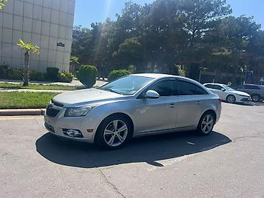 forut satsi: Chevrolet Cruze: 1.4 l | 2013 il 286532 km Sedan — 3