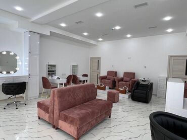 Digər kommersiya daşınmaz əmlakı: Qara Çuxur qəsəbəsində yerləşən yeni tikili 5 mərtəbəli binanın 1-ci — 4