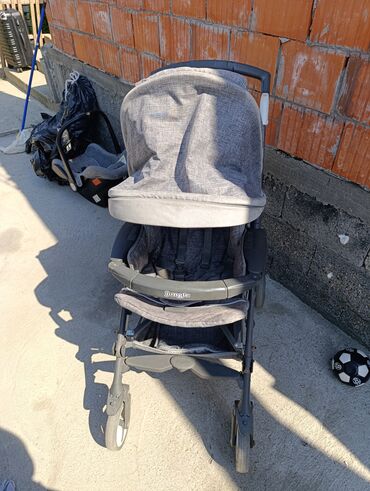 Kolica za bebe: Aluminijumski ram omogućava lako sklapanje i rasklapanje kolica, kao — 4