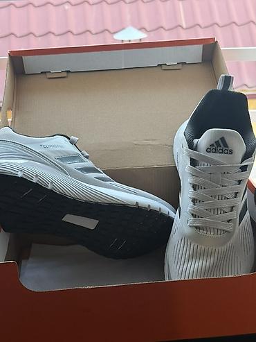 adidas кепка: Мужские кроссовки, 42.5, Adidas, Новый, цвет - Серый — 1