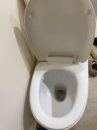 unitax: İki hissəli, döşəməyə quraşdırılan unitaz - Model: kompak (üst — 2