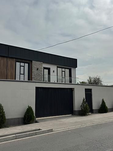 Продажа коттеджей и домов: Продаётся современный дом-дуплекс в районе Кара-Жыгач 🏡 Площадь дома — 7