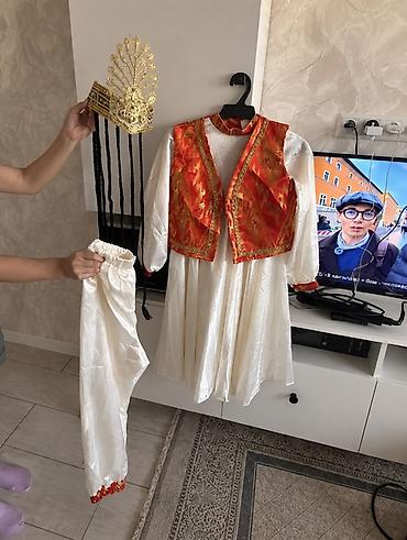 кечки кызыл: Улуттук кийим, Аял — 1