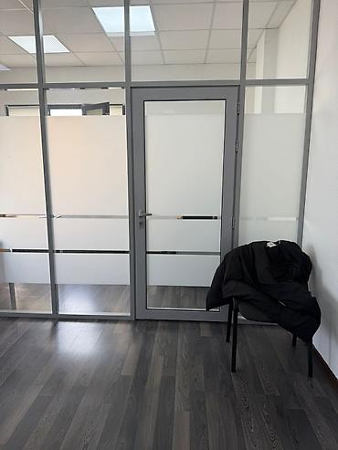 Аренда офисов: Ул. Горького Сдается офисы Площадь: 28м2 Промежуточный этаж — 2