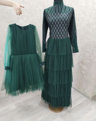 ana bala geyimleri instagram: Вечернее платье, Миди, Balenciaga