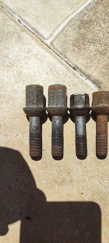 Digər aksesuarlar: Orginal mercedes boltlari,tam orginal ela vəziyyətdədir dukkanda -da lalafo.az — 7 Digər aksesuarlar: Orginal mercedes boltlari,tam orginal ela vəziyyətdədir dukkanda — 7