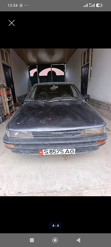 Унаа: Toyota Corolla: 1990 г., 1.3 л, Кол менен иштөөчү, Бензин, Лифтбек — 1