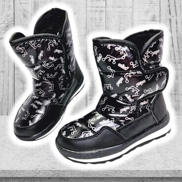 Gumene čizme: CENA 1800 DIN Sifra D114 Dostupni brojevi: 28, 29, 30, 31, 33, 34 na lalafo.rs — 3 Gumene čizme: CENA 1800 DIN Sifra D114 Dostupni brojevi: 28, 29, 30, 31, 33, 34 — 3