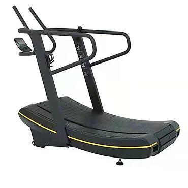 Безмоторная беговая дорожка с изогнутым полотном (curved treadmill) -