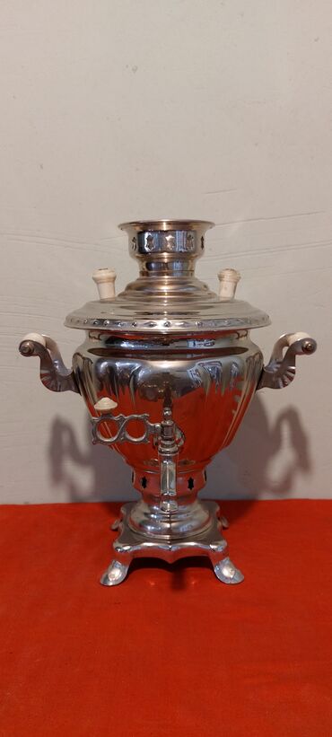 Digər çaydanlar: Klassik samovar dəsti - Material: cilalanmış metal korpus (gümüşü və — 12