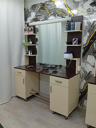Другая салонная, медицинская мебель: Satılır: Bərbər masası və güzgülü iş stansiyaları (2 ədəd) - İkili iş — 2