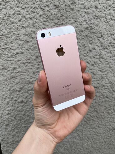 Apple iPhone: IPhone SE, Б/у, 32 ГБ, Rose Gold, Зарядное устройство, Чехол, Кабель, 78 %