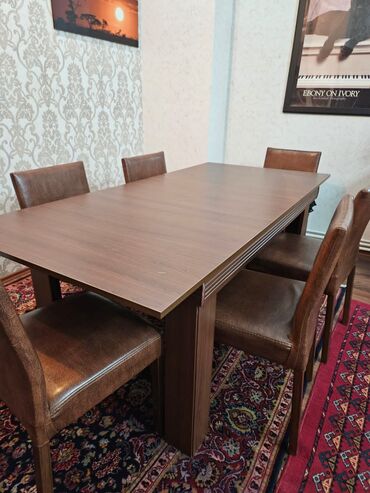 Masalar və oturacaqlar: Masa desti satilir. 6 eded stulla qiymet 240azn
Unvan yasamal sofi