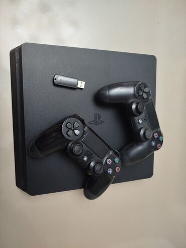 sony playstation 4 бишкек аренда: Playstation 4 android 9 praşifkasida var 2 pult originaldi oyunlarida