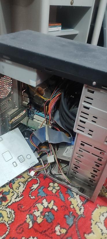4k monitor: 2 Monitor tam işlək heçbir problemi yoxdu 1 ədəd sitem blok üsdündə — 4