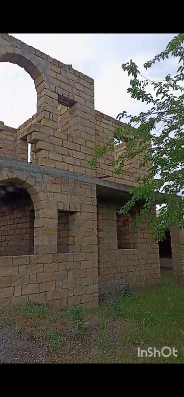celilabad evler: Cəlilabad,3 təpə kəndində Satılır: daşdan tikilmiş 2 mərtəbəli — 8